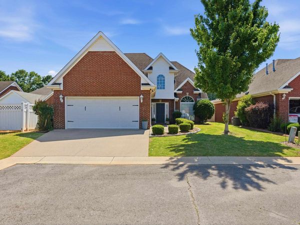 104 Helen Ct One, Tuscumbia, AL 35674