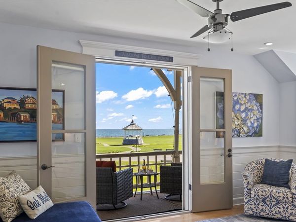 61 Ocean Avenue, Unit 4, Oak Bluffs, MA 02557