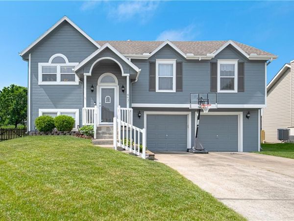 8637 NE 112th Street, Kansas City, MO 64157