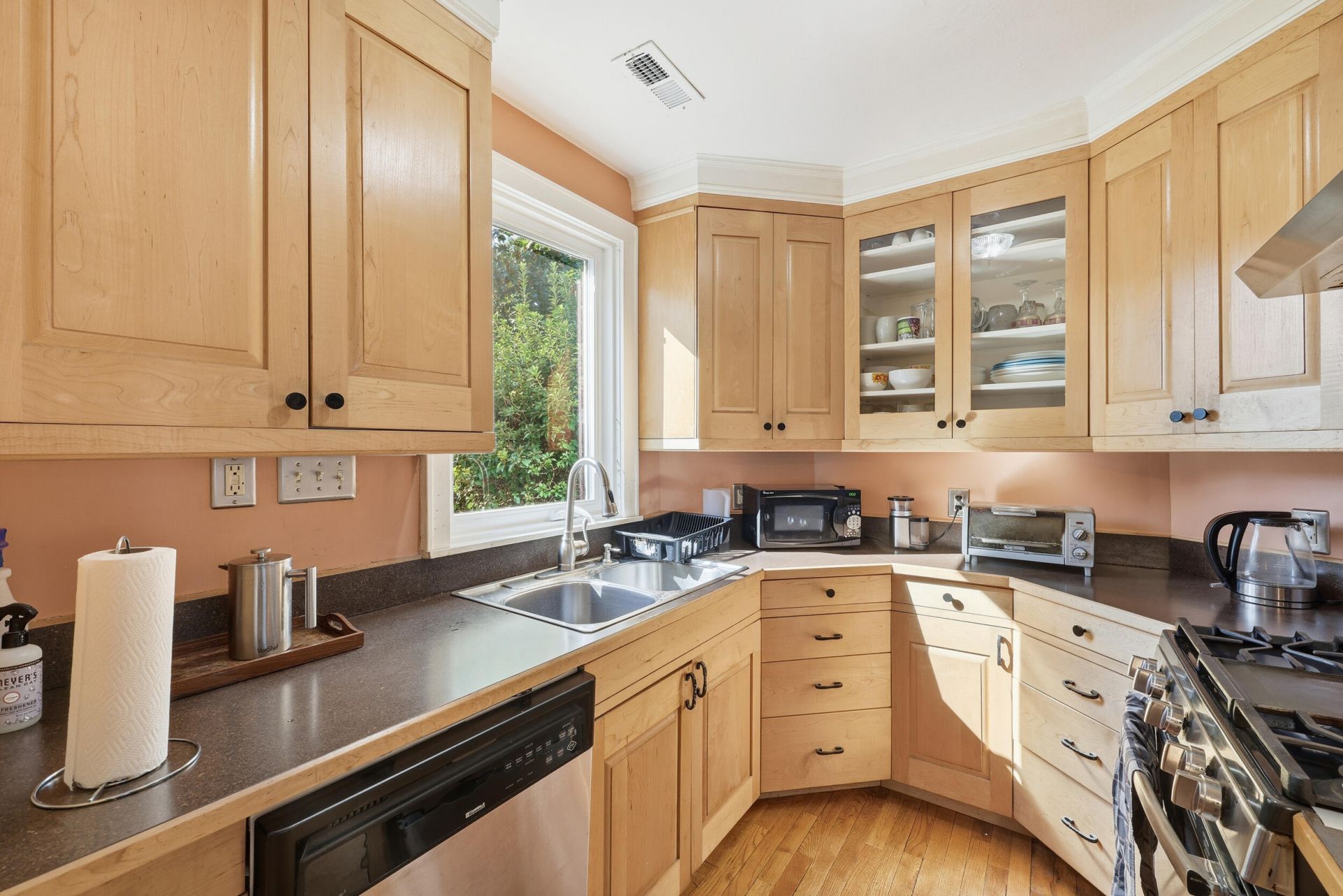 315 Hollywood Drive Photo 11