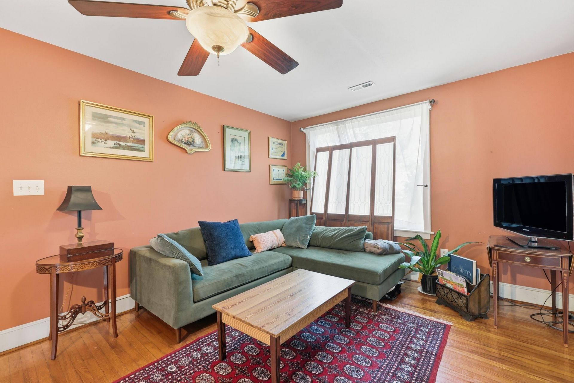 315 Hollywood Drive Photo 4