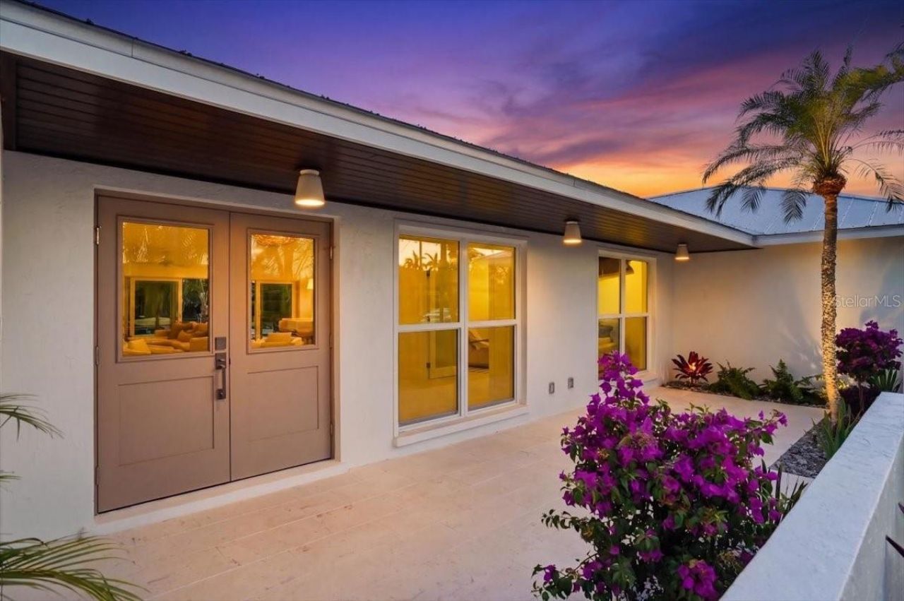 618 Gladstone Lane, Holmes Beach, FL 34217 Photo