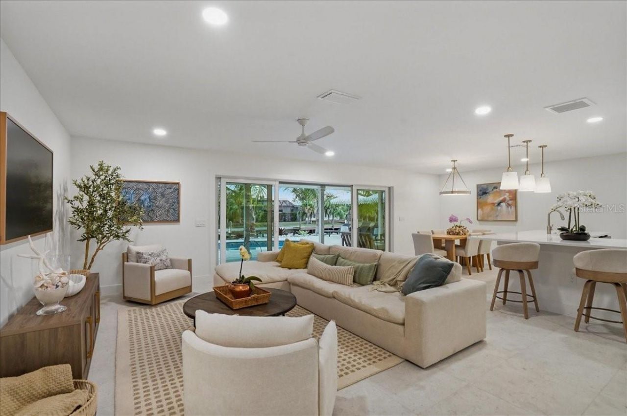 618 Gladstone Lane, Holmes Beach, FL 34217 Photo