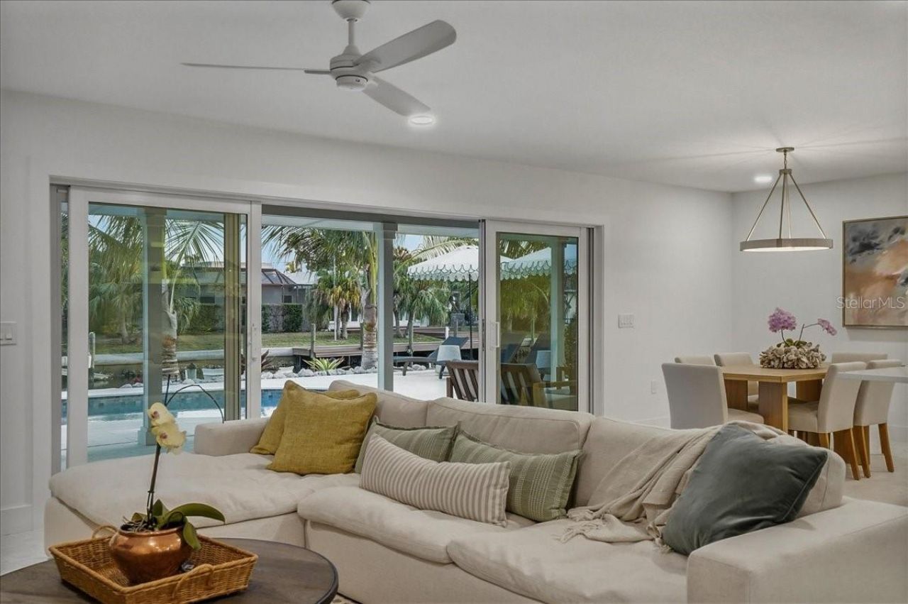 618 Gladstone Lane, Holmes Beach, FL 34217 Photo