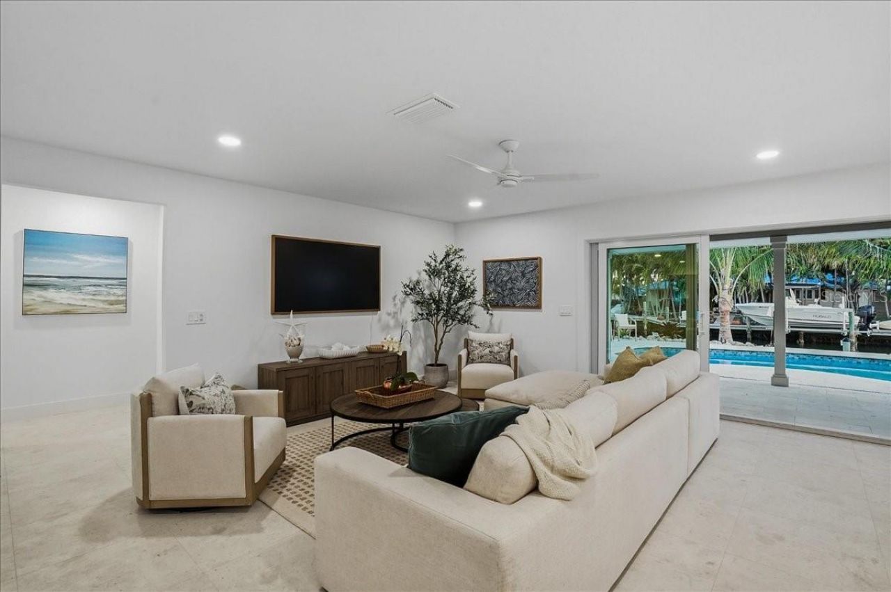 618 Gladstone Lane, Holmes Beach, FL 34217 Photo