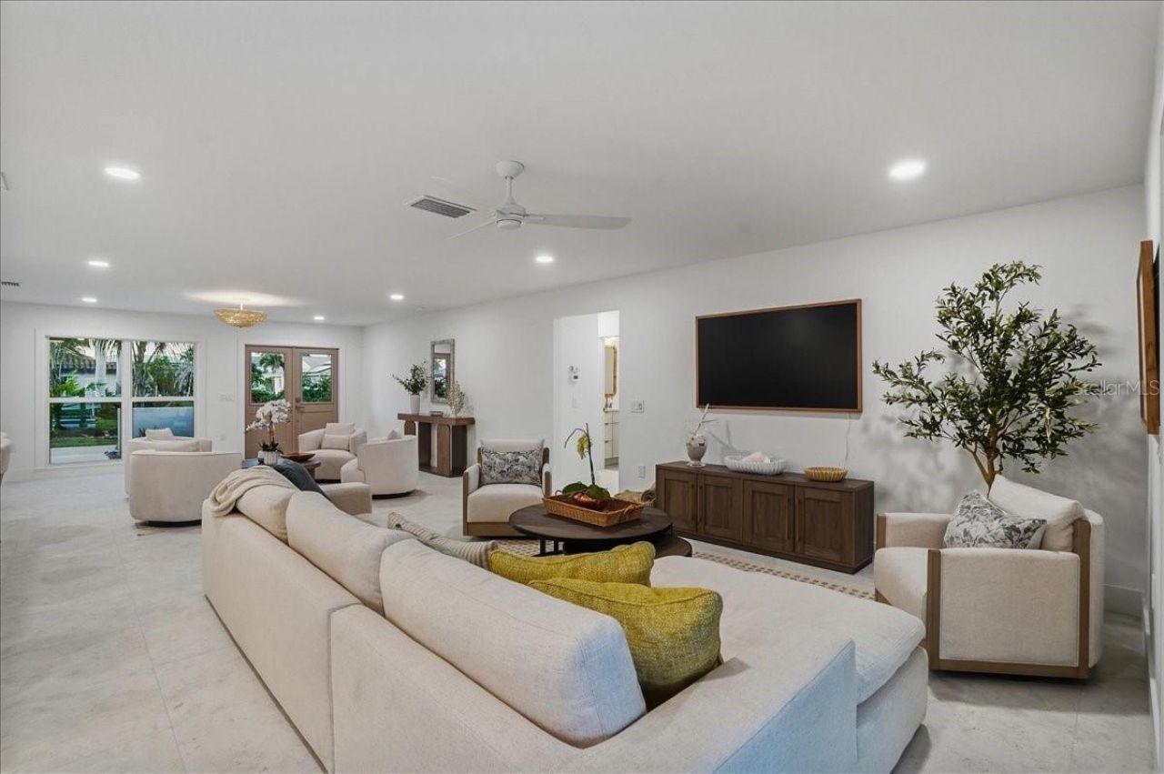 618 Gladstone Lane, Holmes Beach, FL 34217 Photo