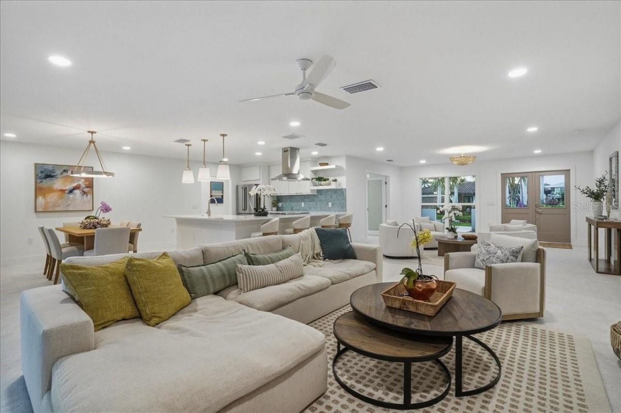 618 Gladstone Lane, Holmes Beach, FL 34217 Photo
