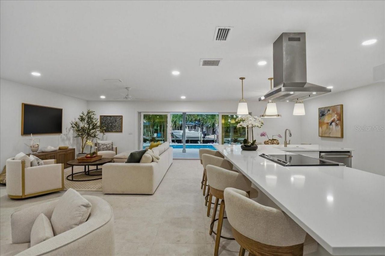 618 Gladstone Lane, Holmes Beach, FL 34217 Photo