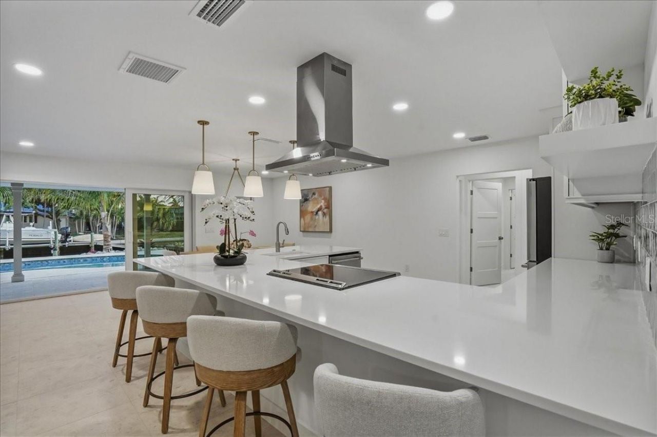 618 Gladstone Lane, Holmes Beach, FL 34217 Photo