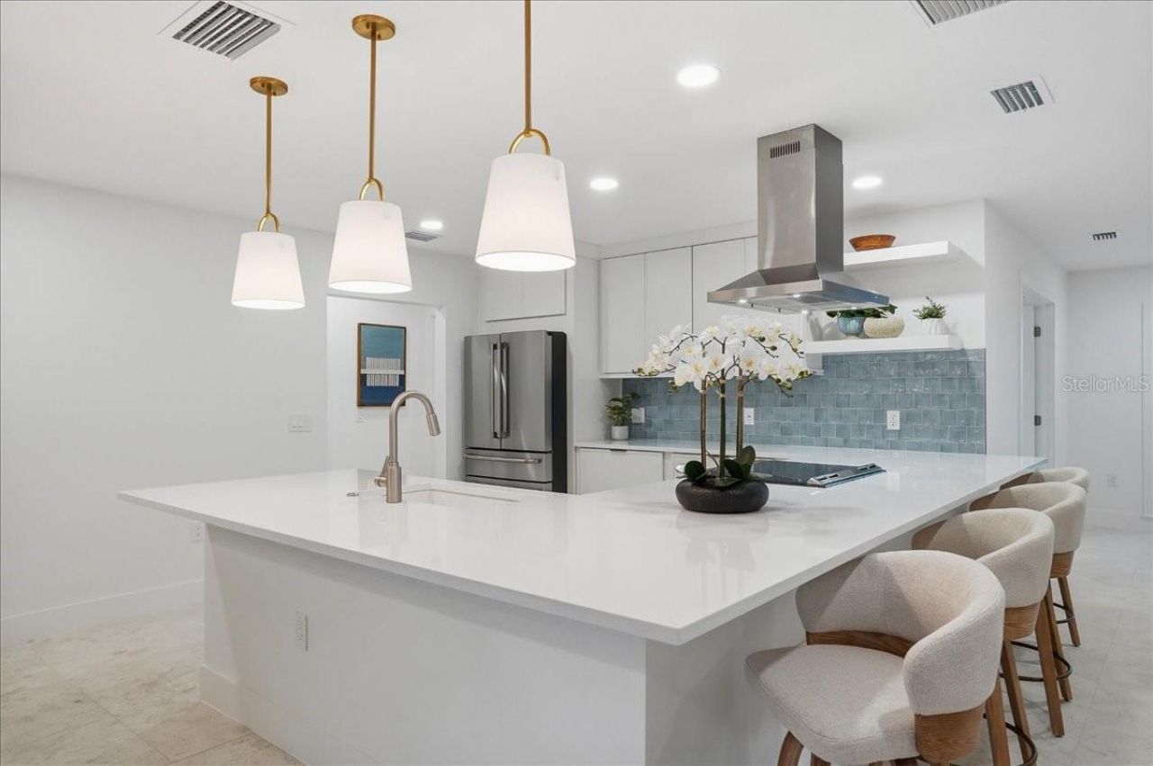 618 Gladstone Lane, Holmes Beach, FL 34217 Photo