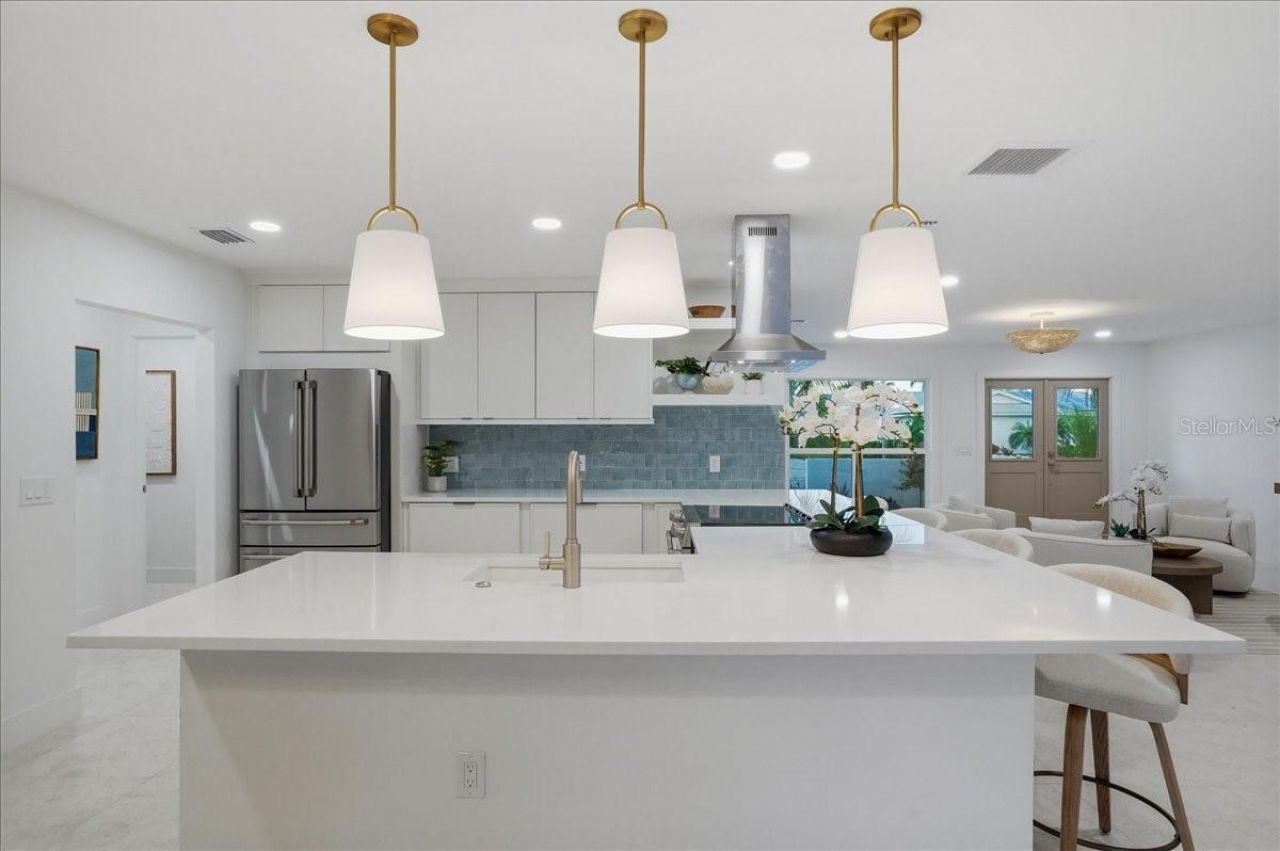 618 Gladstone Lane, Holmes Beach, FL 34217 Photo