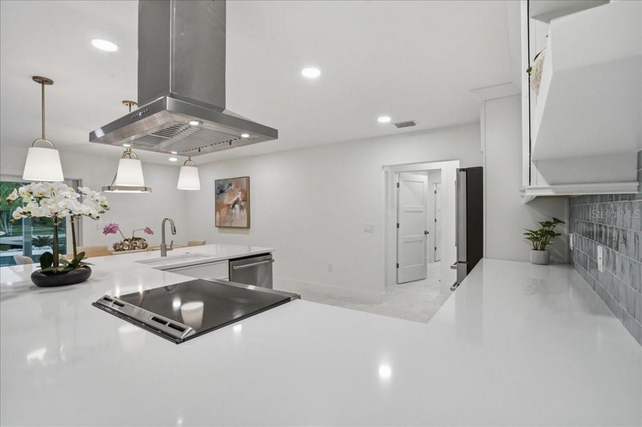 618 Gladstone Lane, Holmes Beach, FL 34217 Photo