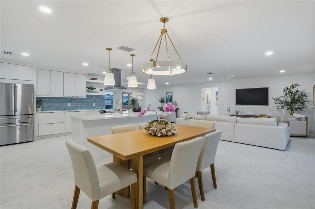 618 Gladstone Lane, Holmes Beach, FL 34217 Photo