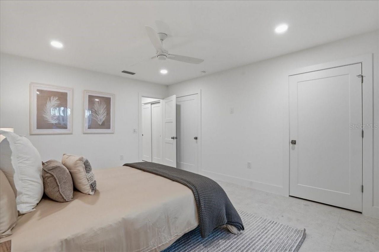618 Gladstone Lane, Holmes Beach, FL 34217 Photo