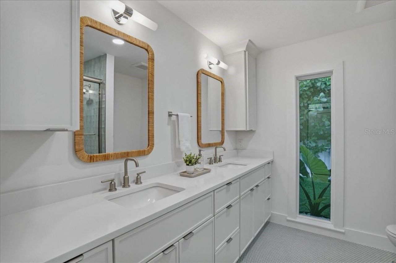 618 Gladstone Lane, Holmes Beach, FL 34217 Photo