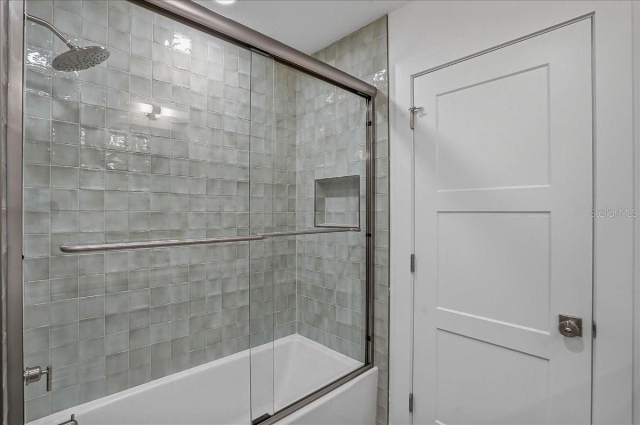 618 Gladstone Lane, Holmes Beach, FL 34217 Photo