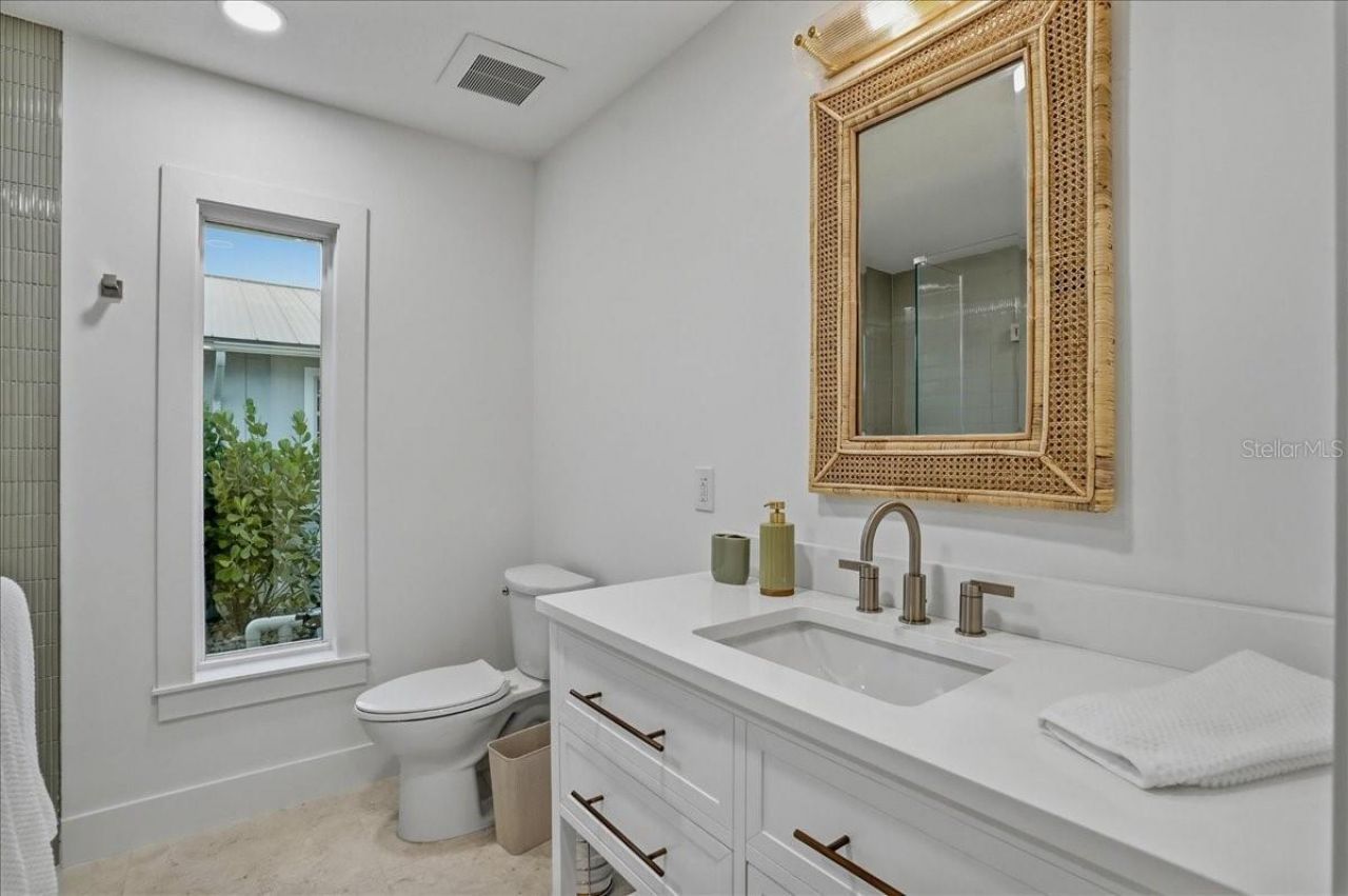 618 Gladstone Lane, Holmes Beach, FL 34217 Photo