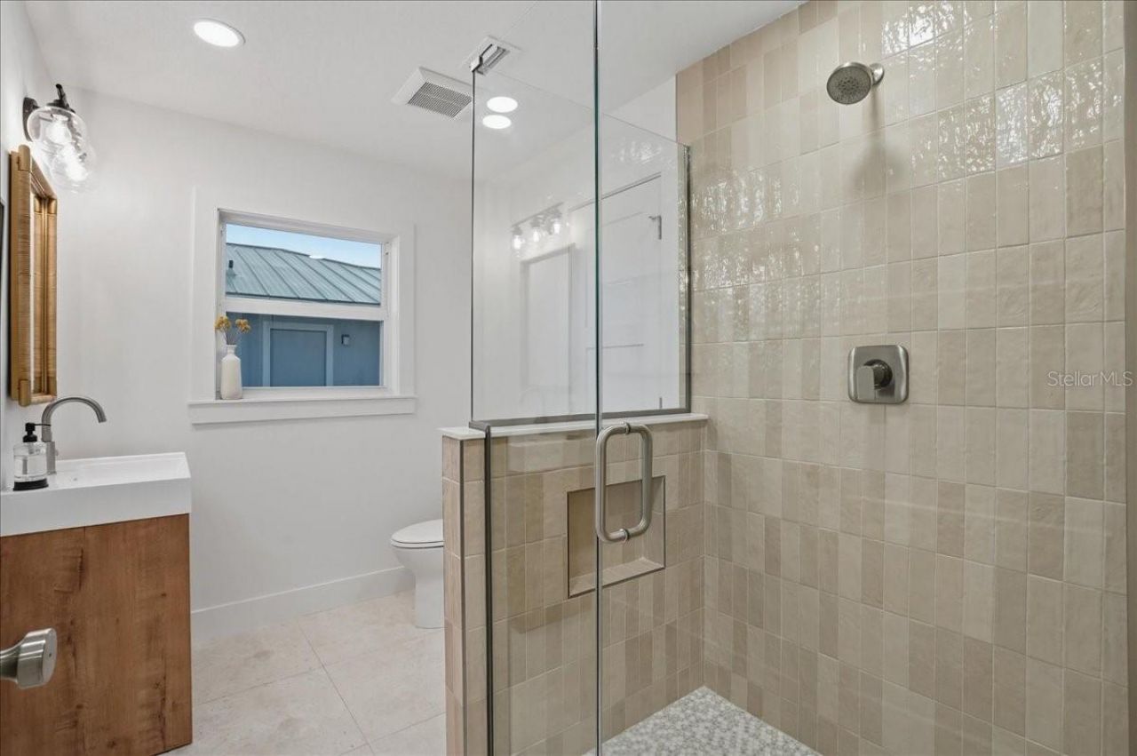 618 Gladstone Lane, Holmes Beach, FL 34217 Photo