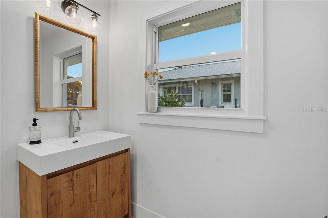 618 Gladstone Lane, Holmes Beach, FL 34217 Photo