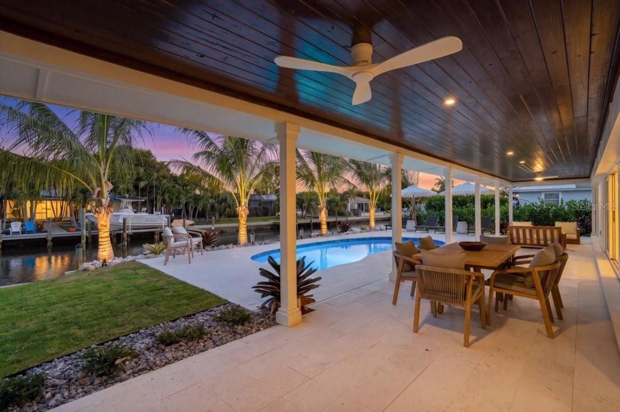 618 Gladstone Lane, Holmes Beach, FL 34217 Photo