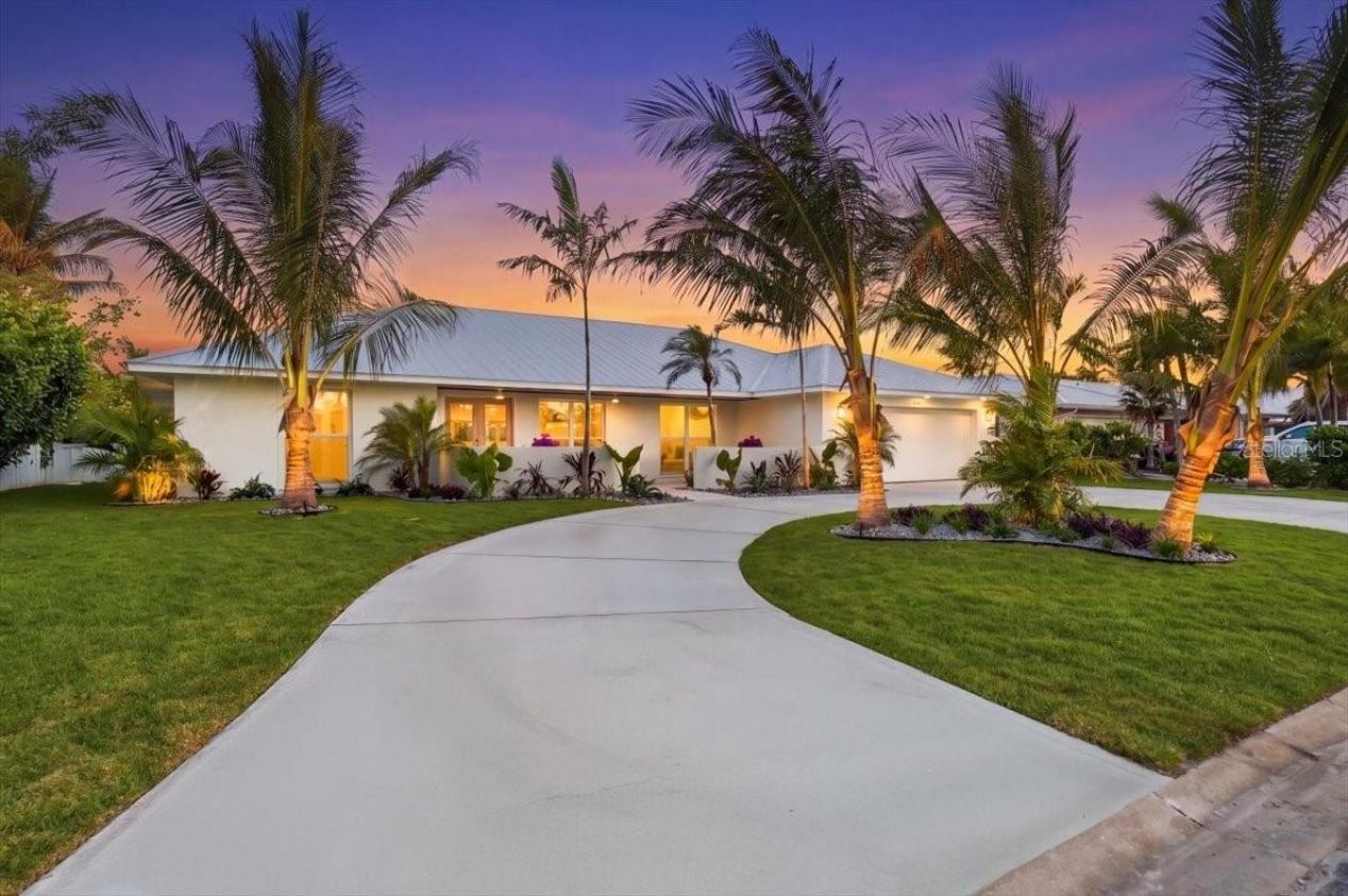 618 Gladstone Lane, Holmes Beach, FL 34217 Photo