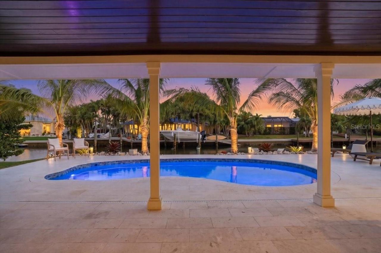 618 Gladstone Lane, Holmes Beach, FL 34217 Photo