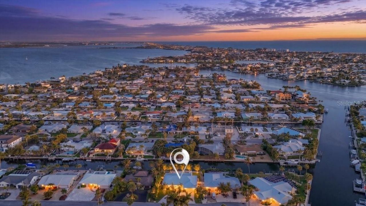 618 Gladstone Lane, Holmes Beach, FL 34217 Photo
