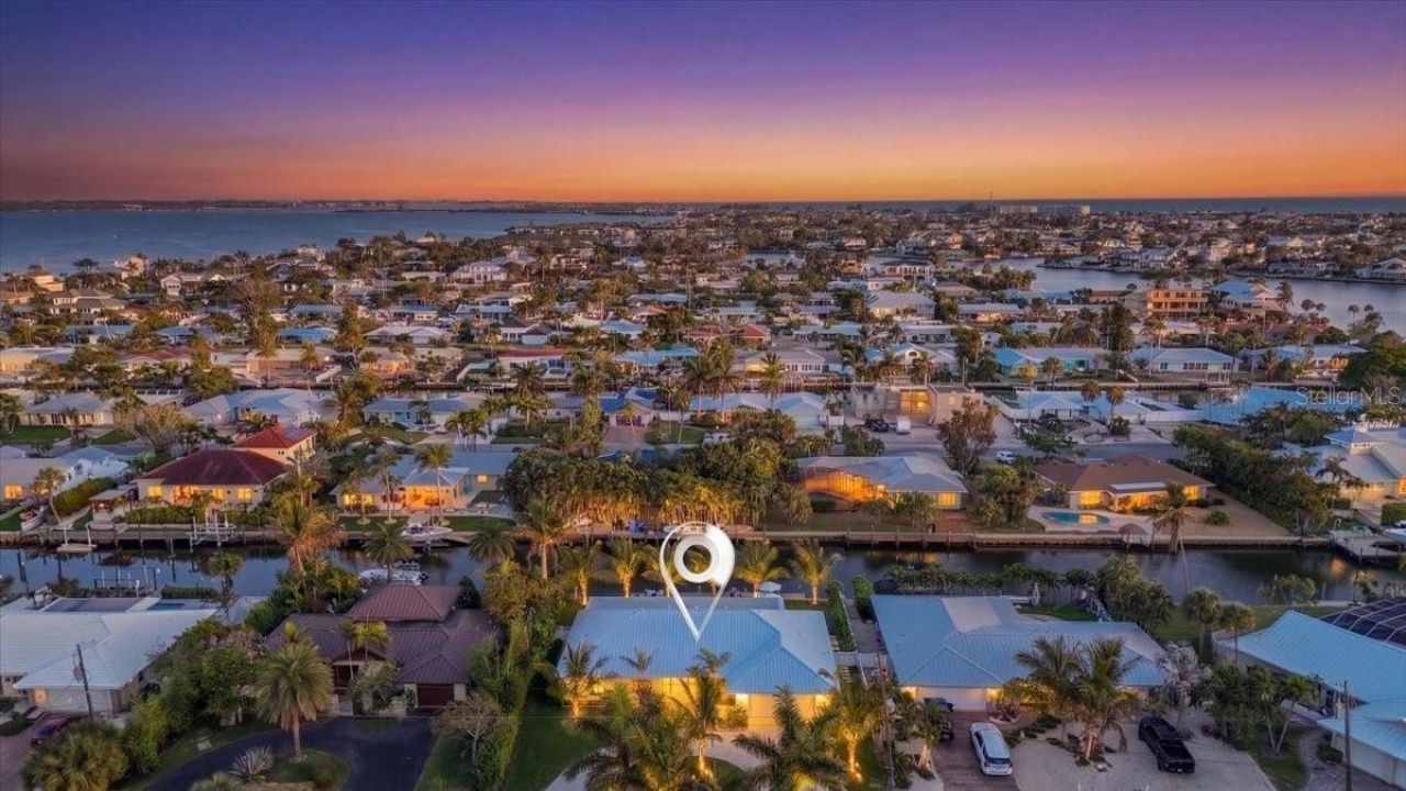 618 Gladstone Lane, Holmes Beach, FL 34217 Photo