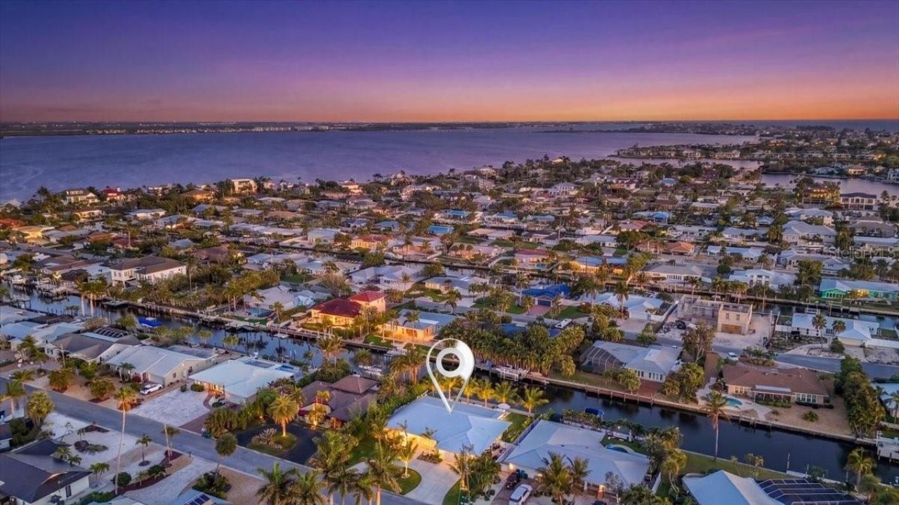 618 Gladstone Lane, Holmes Beach, FL 34217 Photo