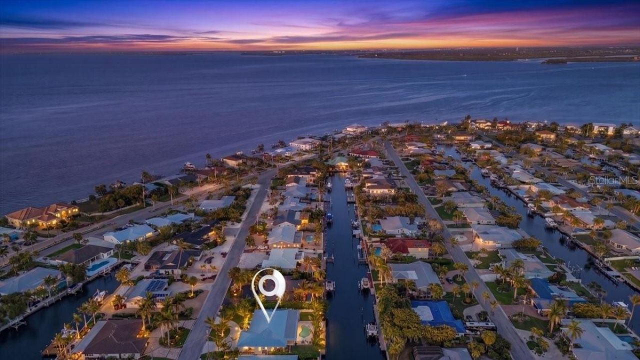 618 Gladstone Lane, Holmes Beach, FL 34217 Photo