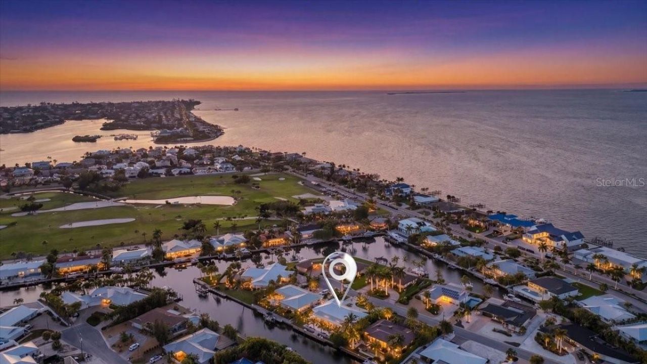 618 Gladstone Lane, Holmes Beach, FL 34217 Photo