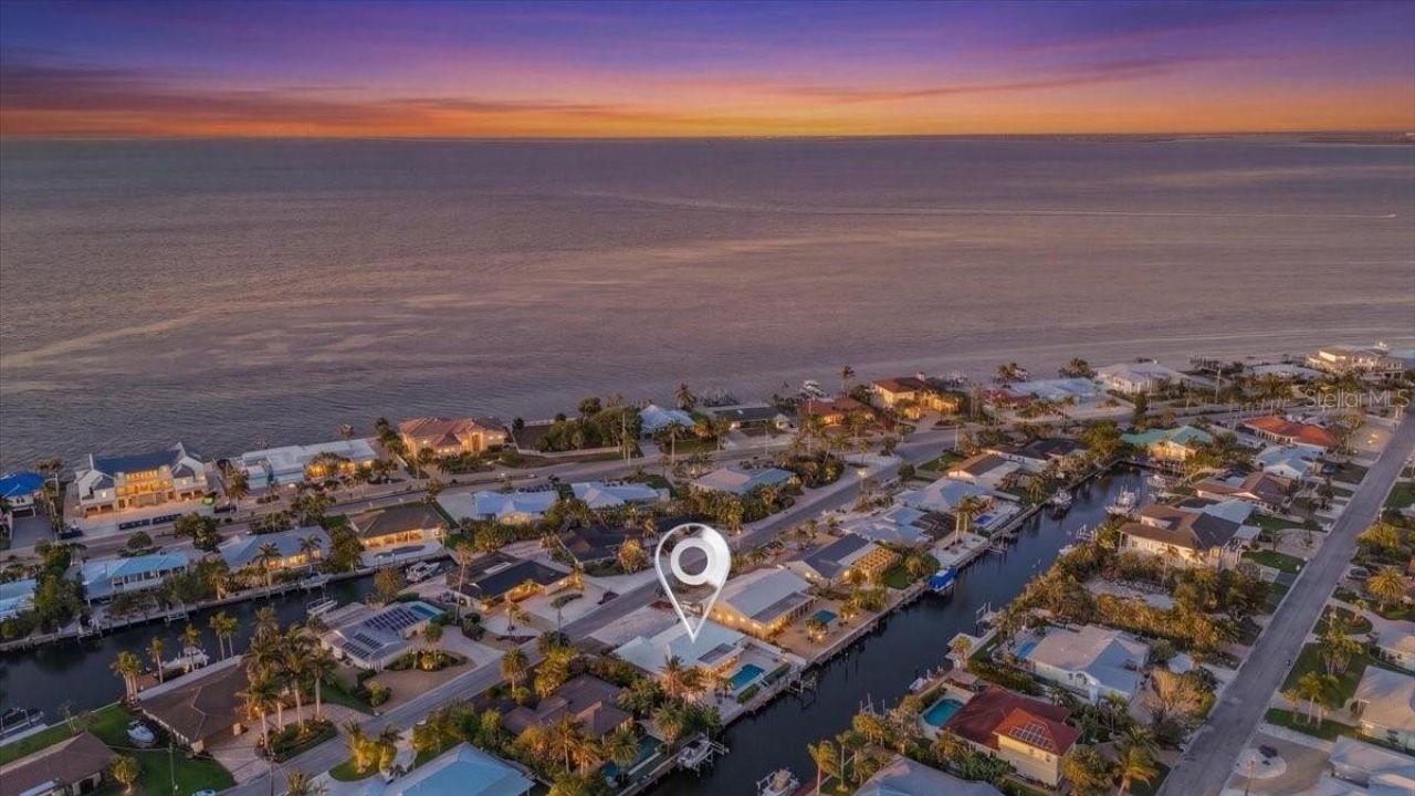 618 Gladstone Lane, Holmes Beach, FL 34217 Photo