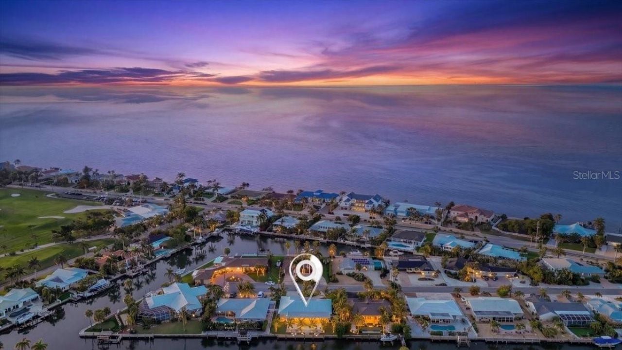 618 Gladstone Lane, Holmes Beach, FL 34217 Photo