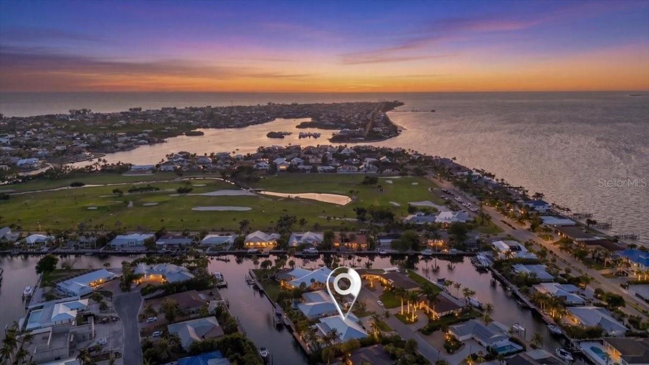 618 Gladstone Lane, Holmes Beach, FL 34217 Photo