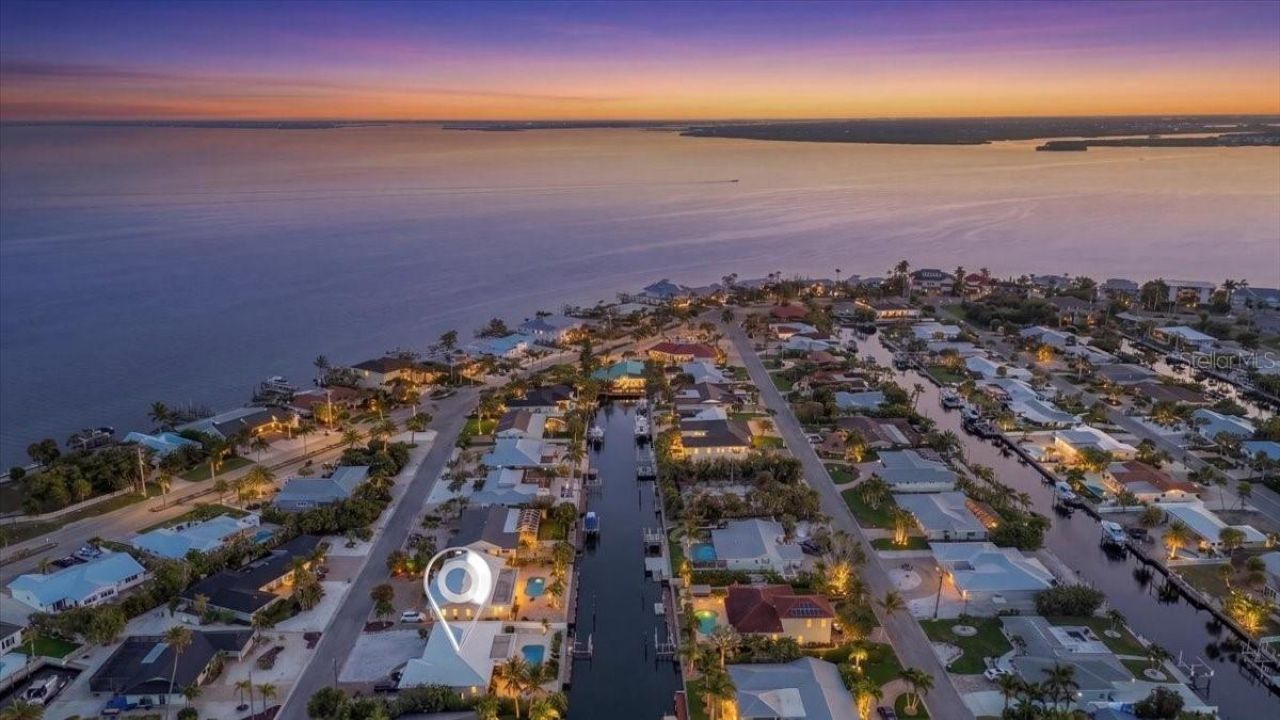 618 Gladstone Lane, Holmes Beach, FL 34217 Photo