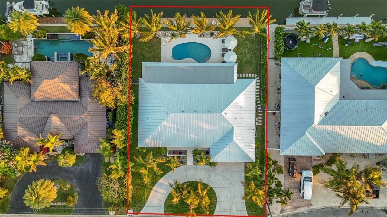 618 Gladstone Lane, Holmes Beach, FL 34217 Photo