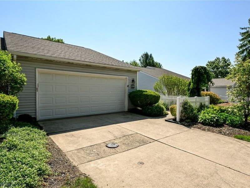 839 Sutton Place, Akron, OH 44313 Photo 3