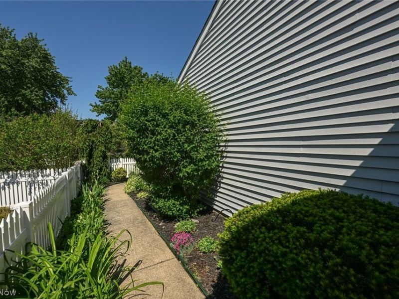 839 Sutton Place, Akron, OH 44313 Photo 4