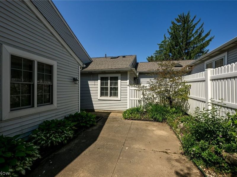 839 Sutton Place, Akron, OH 44313 Photo 5