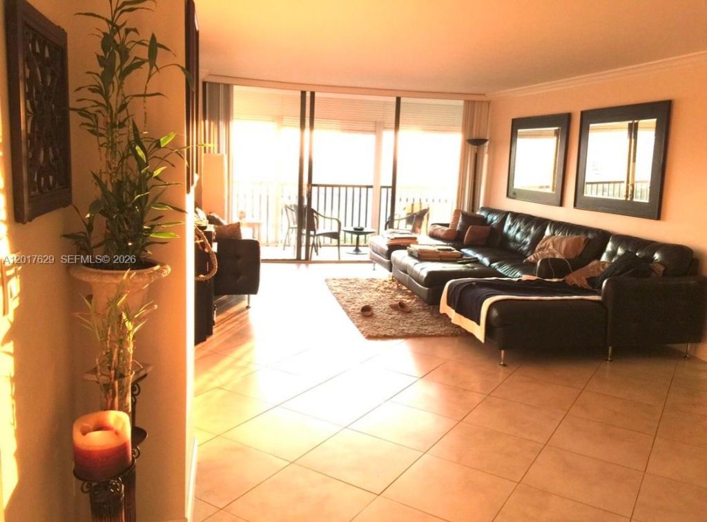 3731 N Country Club Dr , Unit 1526, Aventura, FL 33180 Photo