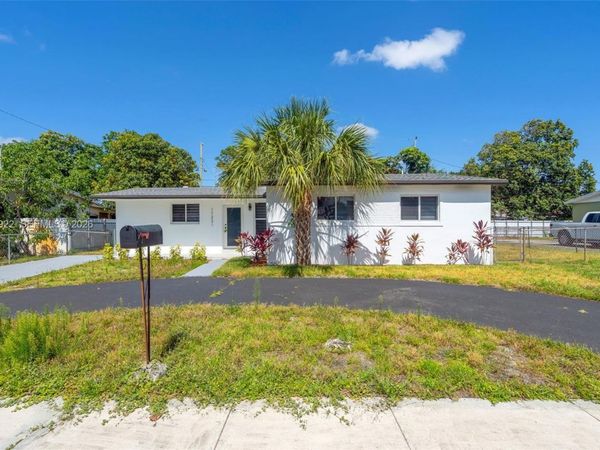 17231 NW 24th Pl , Miami Gardens, FL 33056