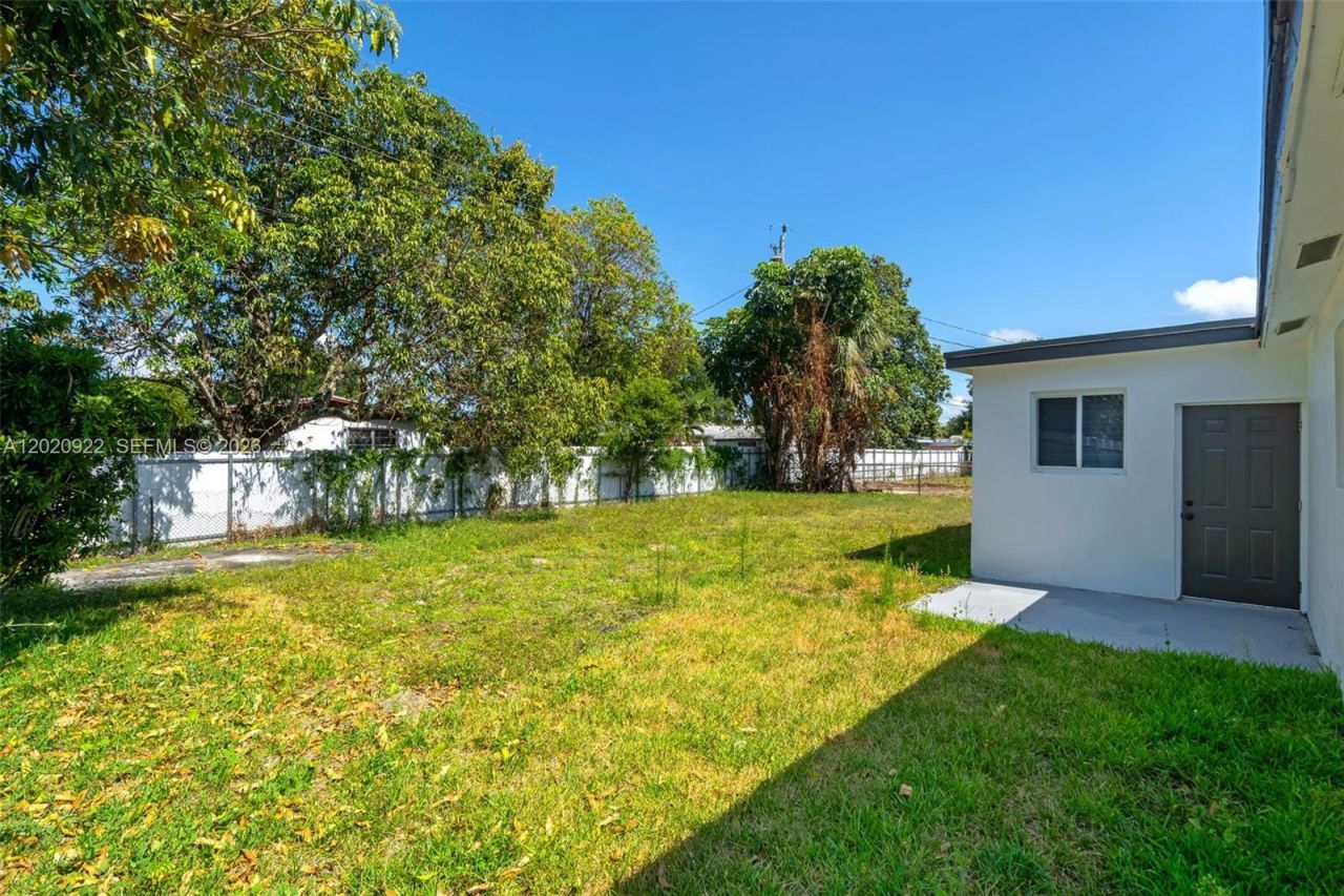 17231 NW 24th Pl , Miami Gardens, FL 33056 Photo