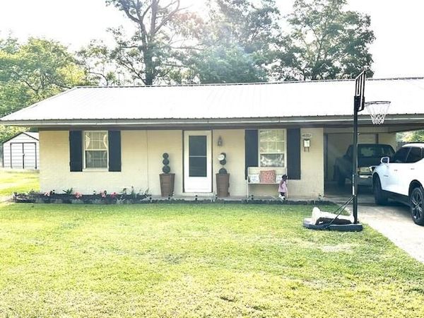 493 Doctor Martin Luther King Dr., Houston, MS 38851