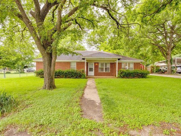 506 E Mcfarland Street, Grandview, TX 76050