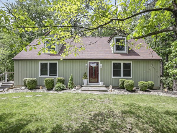 80 Lodge Lane , Sugar Grove, OH 43155