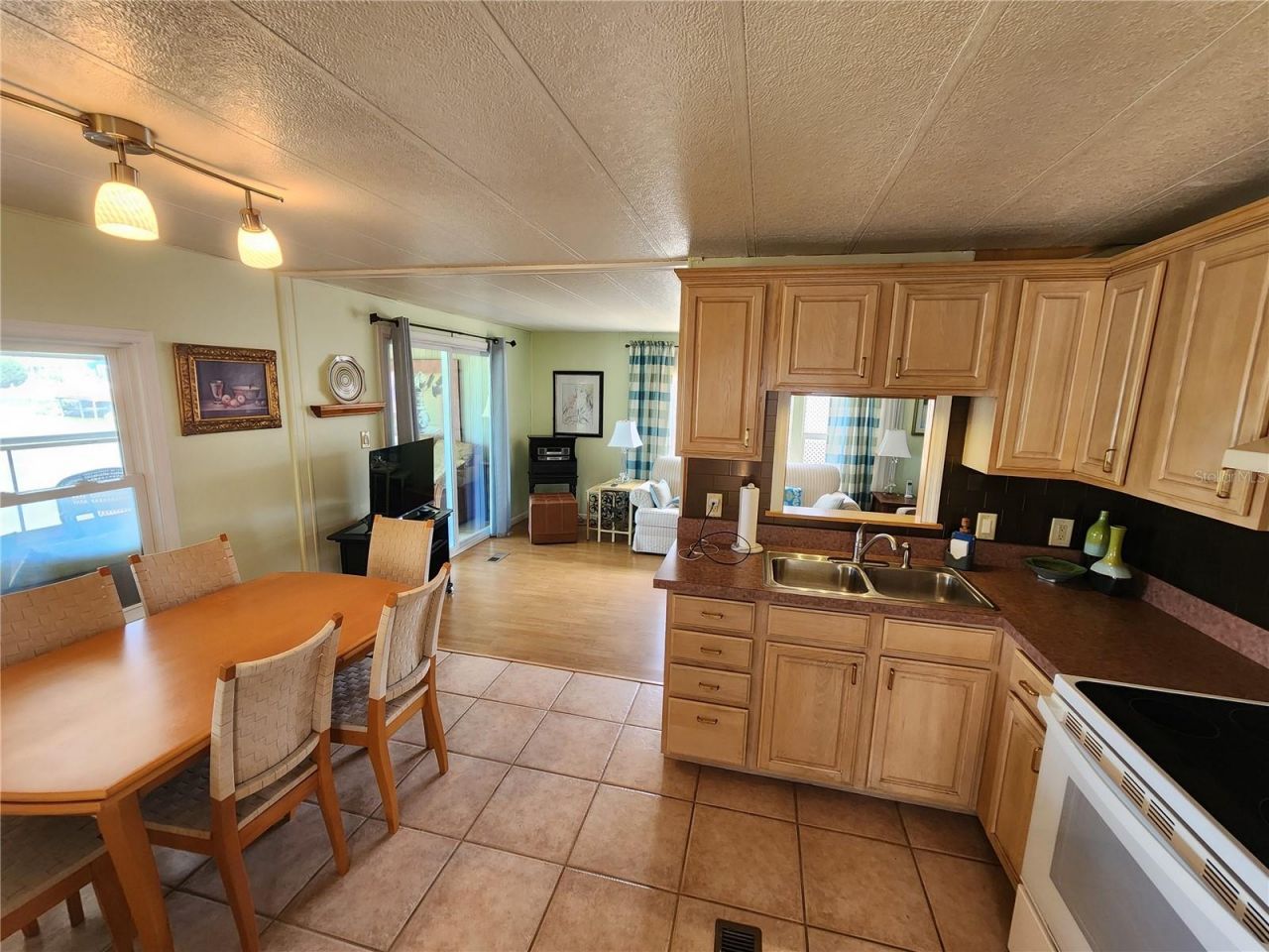 808 53rd Avenue E, Unit 27, Bradenton, FL 34203 Photo
