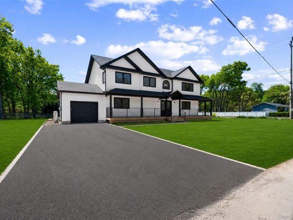 845 Islip Avenue , Central Islip, NY 11722