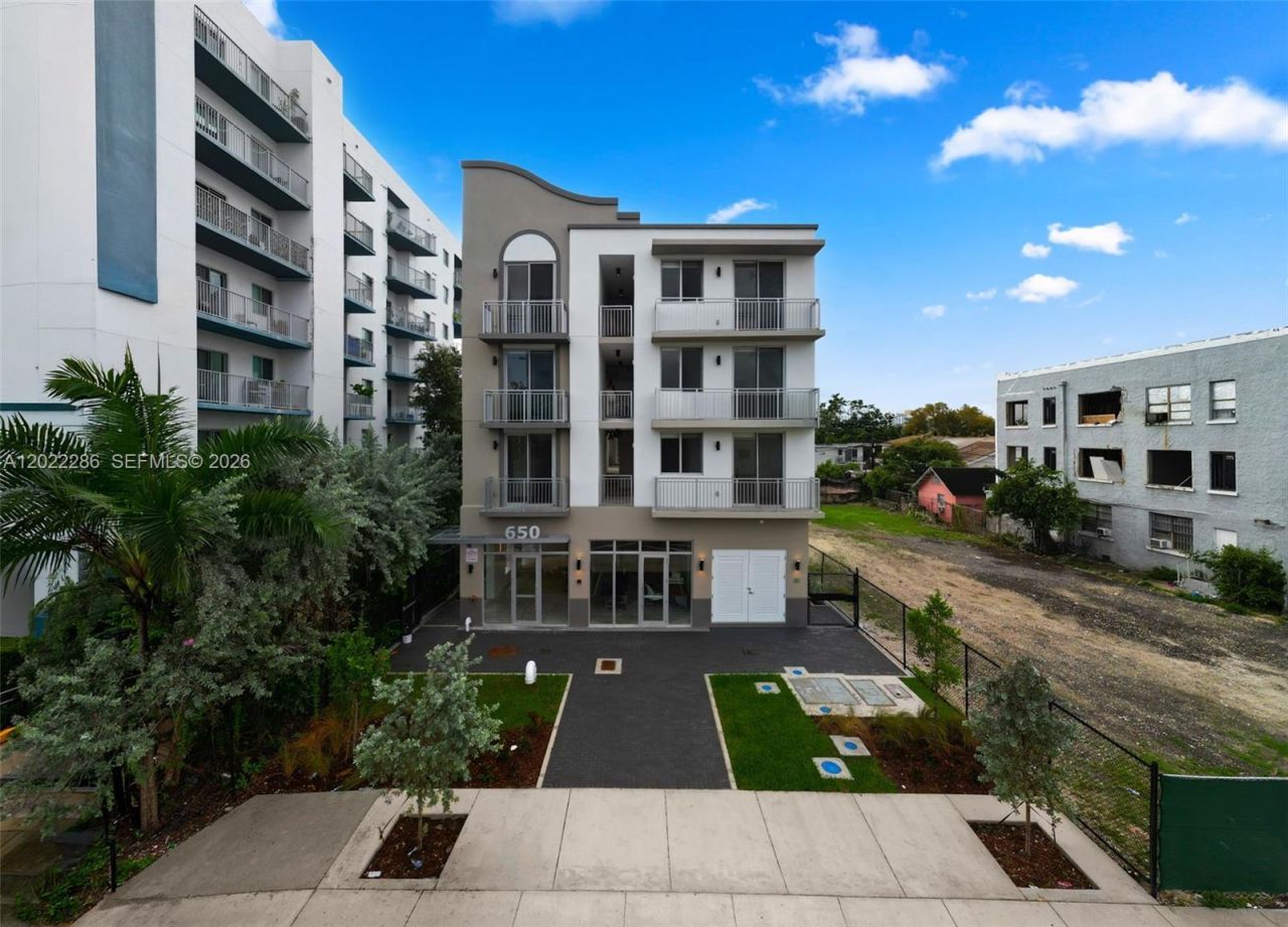650 SW 1st St, Unit 304, Miami, FL 33130 Photo