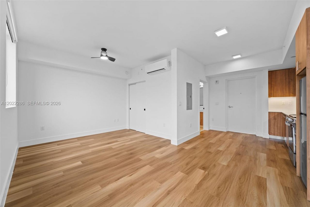 650 SW 1st St, Unit 304, Miami, FL 33130 Photo