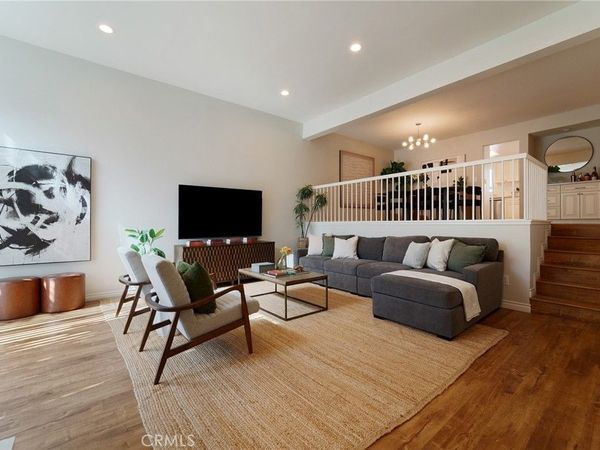 13925 Riverside Drive, Sherman Oaks, CA 91423